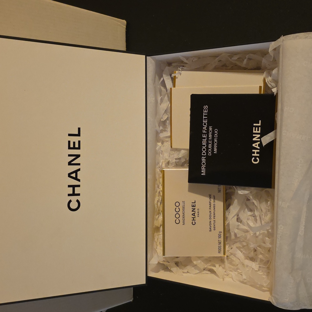 CHANEL Black and White Skincare & Fragrance Gift Set - Picture 5 of 5